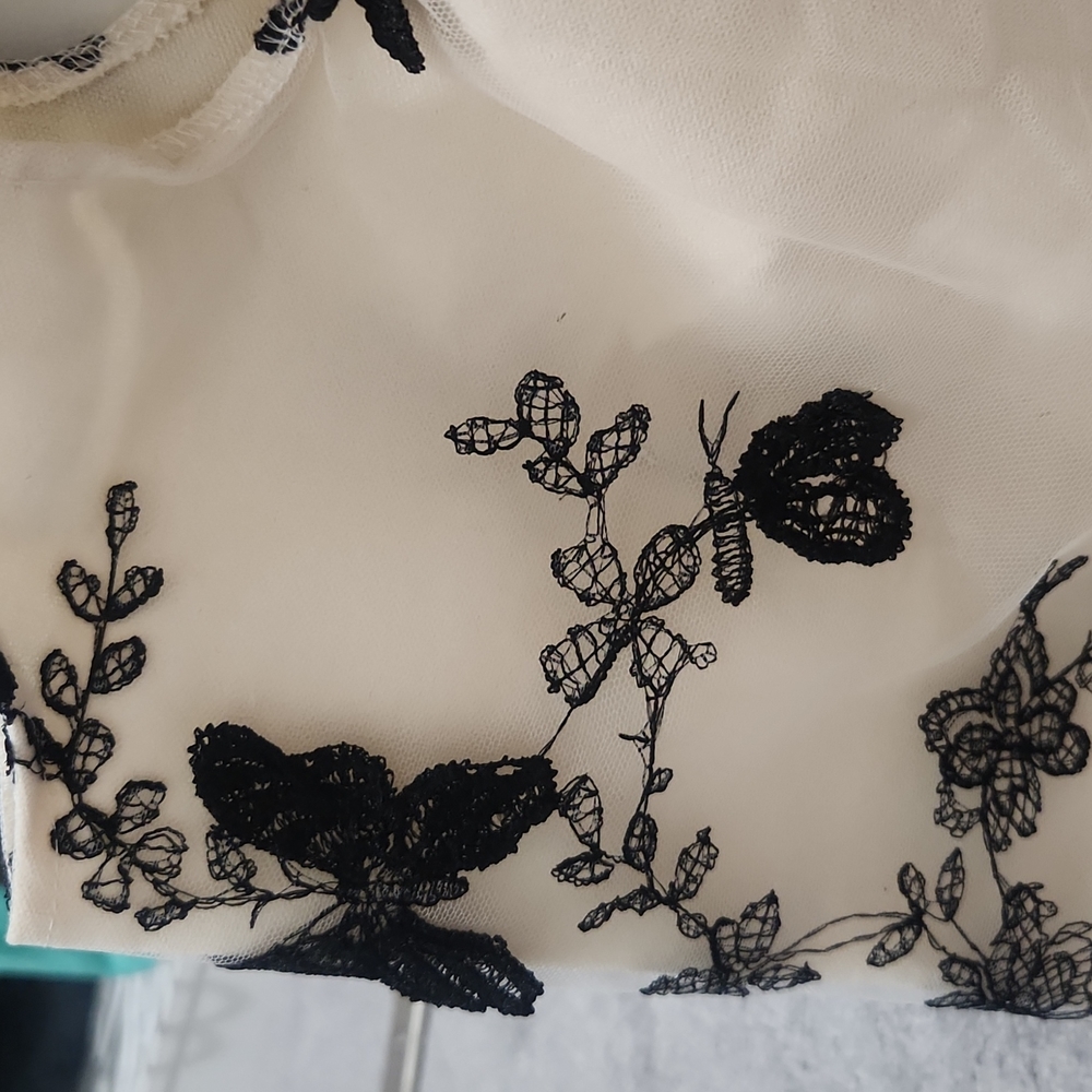 Butterfly Embroidered Bag - Picture 4 of 8